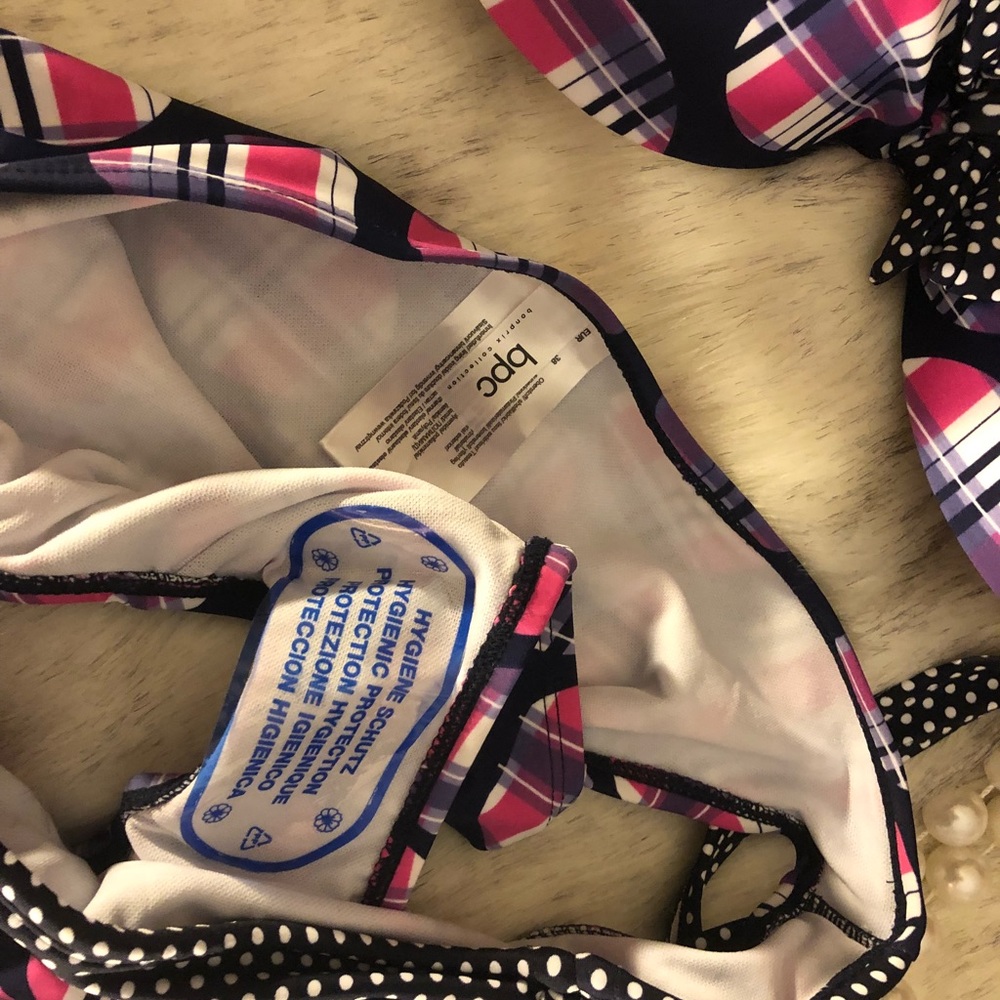 Bikini - Picture 3 of 6